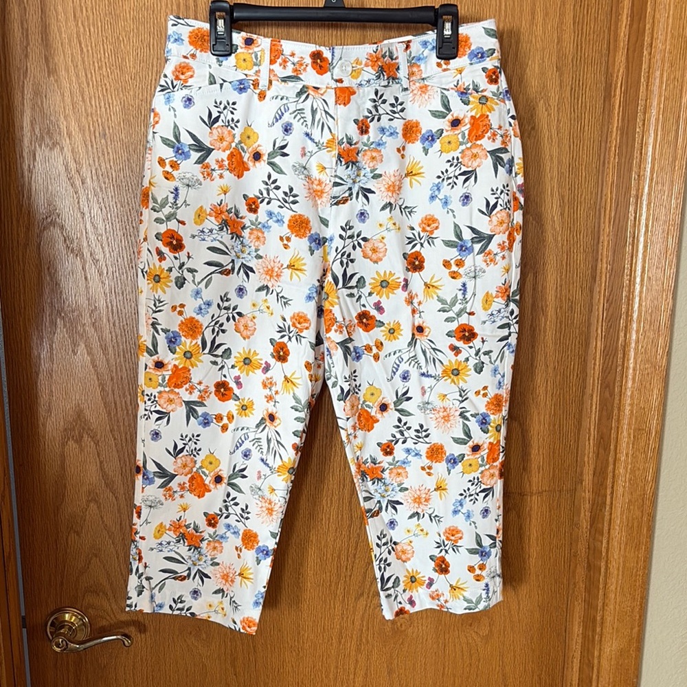 Floral Print Cropped Pants
